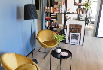 Piumaviola Beds & Apartments has rooms with a private hot tub