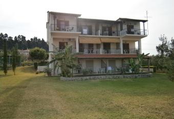 Kiparissis Apartments has Balcony rooms