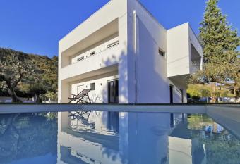 Green Land B&B Boutique has Balcony rooms