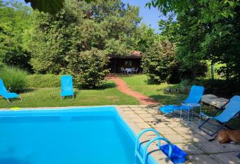 Jagodinska Oaza has Balcony rooms