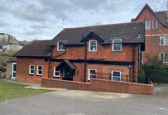 Carlton lodge at Carlton tavern free parking has Balcony rooms