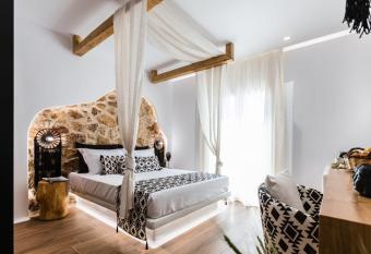 Rodillo Apartments allows 18 year olds to book a room