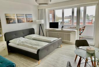 Wilhelms Havenkoje - gem  tliches Innenstadtappartment allows 18 year olds to book a room