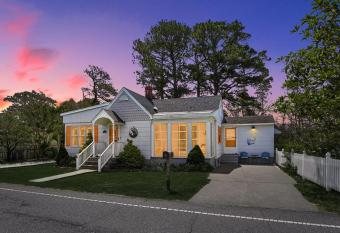 Cottage w Private Creek, Sunroom, Fire Pit, & WiFi has Balcony rooms