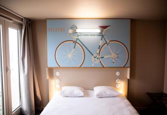 Spa & D  tente - Suite Priv  e - Tours - Netflix allows 18 year olds to book a room