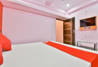 OYO Flagship 79547 Hotel Magadh Imperial allows 18 year olds to book a room