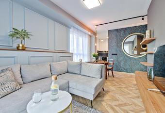 ApartHouse Fabryczna allows 18 year olds to book a room