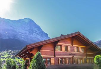 Excellent flat with a fantastic view of the Eiger! has Balcony rooms
