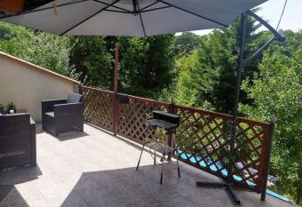 Balaton Sunset apartman has Balcony rooms