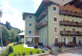 Unterwirt has Balcony rooms