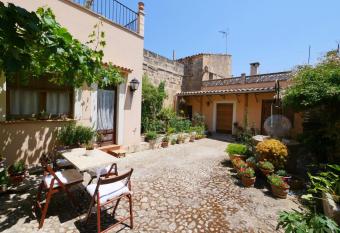 Colomer has Balcony rooms