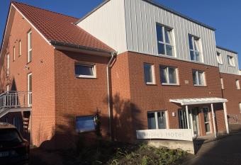 Th  les*** Hotel in Vilsen allows 18 year olds to book a room