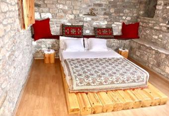 Kubeja Guest House has Balcony rooms