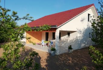 Gite les carriaux has Balcony rooms