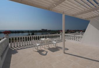 PANORAMA BRIZ has Balcony rooms