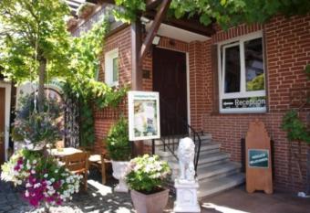 Landgasthaus Bonn allows 18 year olds to book a room