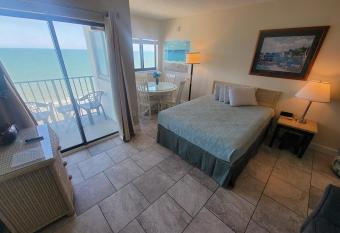 Direct Oceanfront Queen Suite with Endless Views Palace Resort 1002 allows 18 year olds to book a room