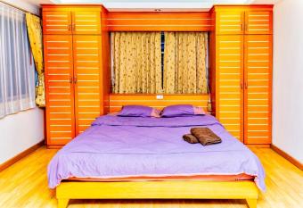 JOLLY GUESTHOUSE & RESTAURANT has Smoking rooms