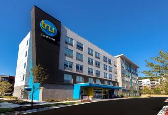 Tru by Hilton Atlanta Galleria Ballpark has Balcony rooms