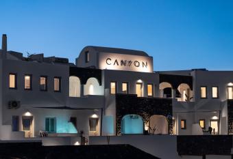Canyon Santorini has rooms with a private hot tub