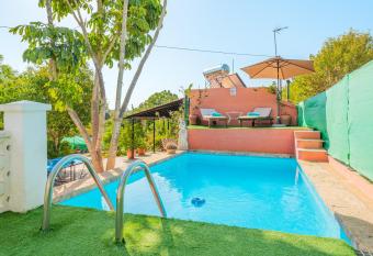 Finca Alqueria has Balcony rooms