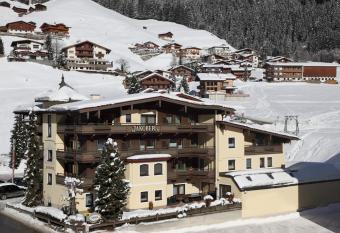 Hotel-Garni Jakober has Balcony rooms