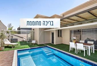 Perfect Villa has rooms with a private hot tub