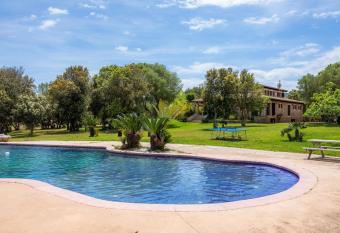 Villa Ribot has Balcony rooms