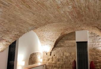 Casa Cavaliere allows 18 year olds to book a room