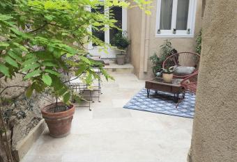 Maison de Village avec cour aux portes d Avignon has Balcony rooms