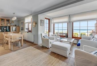 Dom & House - Apartament Or  owskie Molo allows 18 year olds to book a room