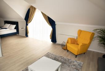 Casa Anabeca has rooms with a private hot tub