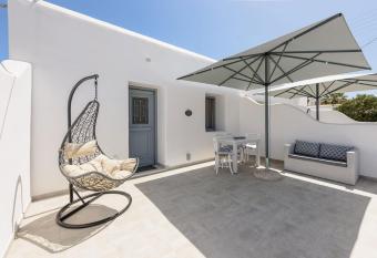 Parian Dream has Balcony rooms