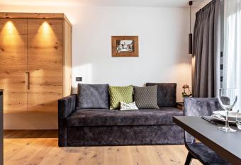 Apartment Bullaccia Stlarida has Balcony rooms