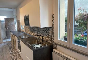 LUXURY HOUSE TEODORA has Balcony rooms