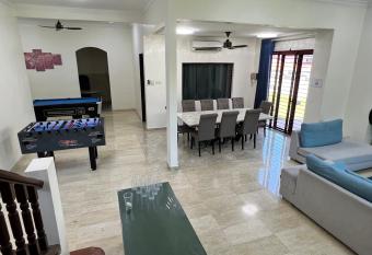 PH Homestay Bungalow House at PJ Fully Equipped has Balcony rooms