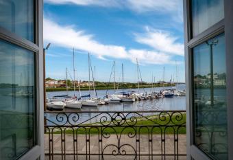 Naval Guest House & Bistr   allows 18 year olds to book a room