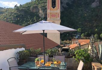 L Antica Dimora allows 18 year olds to book a room