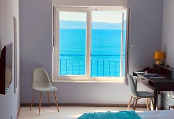 Hotel Elu Iris has Balcony rooms