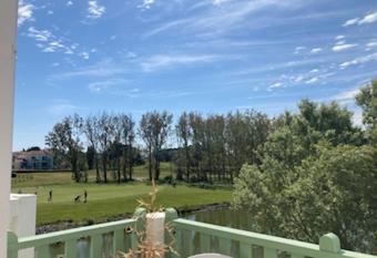 Proche des Sables D Olonne appartement calme pour 4 personnes situ   face au Golf de Bourgenay    Talmont st Hilaire has Balcony rooms