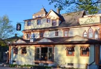 Black Friar Inn and Pub allows 18 year olds to book a room