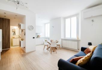 My Home In Como - Promenade allows 18 year olds to book a room