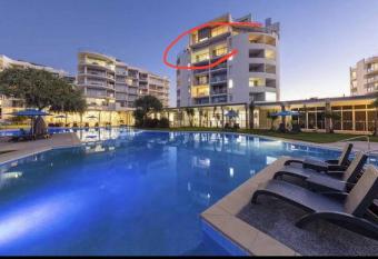 Ocean Bliss - Top floor beachfront studio with amazing views ! has Balcony rooms