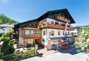 Hotel-Garni Schernthaner has Balcony rooms