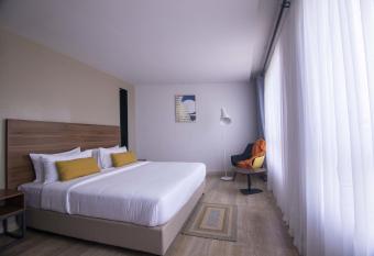 Eseriani The Resort has rooms with a private hot tub