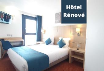 Hotel du Golf Coignieres allows 18 year olds to book a room