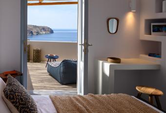 Ambeli Sunset Villas has rooms with a private hot tub