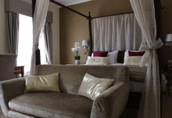 Slepe Hall Hotel allows 18 year olds to book a room