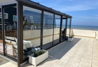 Appartement d une chambre avec vue sur la mer terrasse et wifi a Cabourg has Balcony rooms