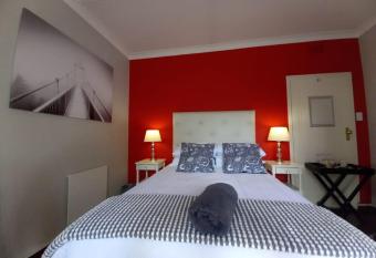 Flutterby Guesthouse has Balcony rooms